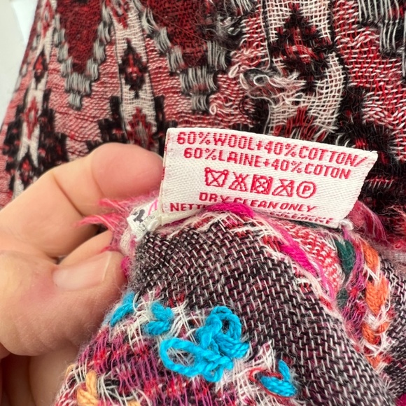 FREE PEOPLE Large Ethnic Tribal Pattern Wrap Shawl Scarf 70"L x 25"W - Picture 7 of 9